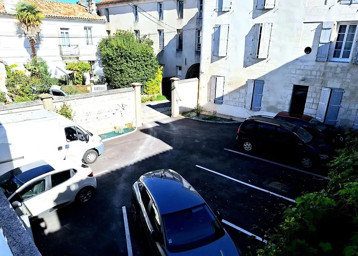 Proche Centre Avec Balcon+parking Apartmán
